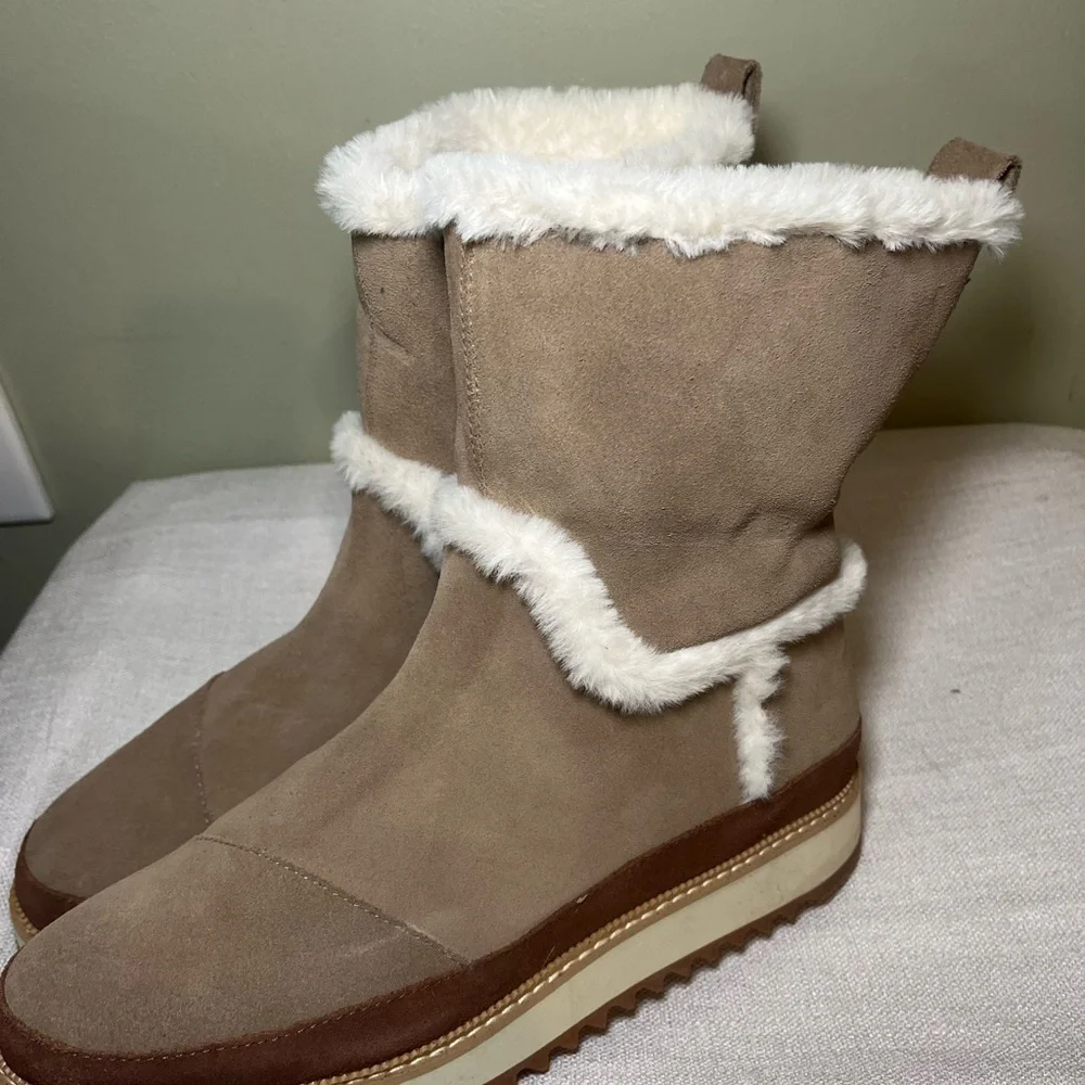 Tom’s Makenna Women's Tan Suede Boots with Faux Fur Lining Size 10